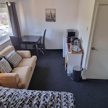 Spacious Room With Kichenet Rotherham Bagian luar foto