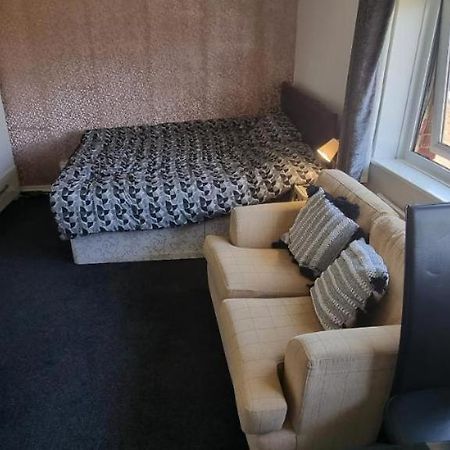 Spacious Room With Kichenet Rotherham Bagian luar foto