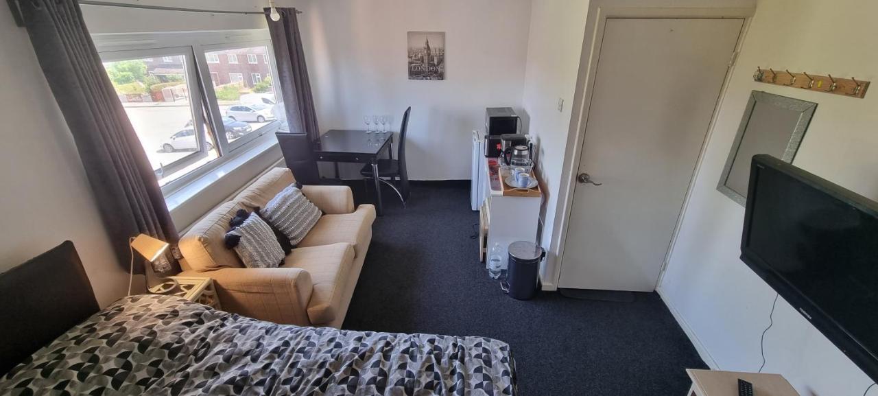 Spacious Room With Kichenet Rotherham Bagian luar foto